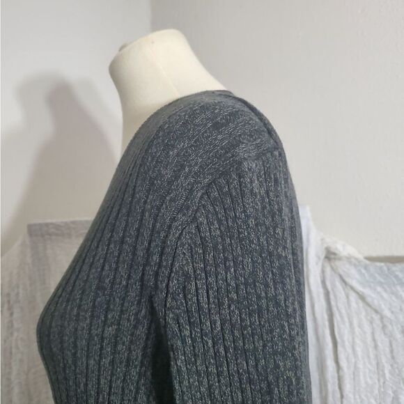 GAP Gray Sweater Top Size Small - Picture 9 of 12